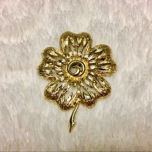 Vintage Gold Tone Flower Brooch